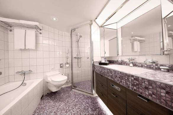 Hapag Lloyd Cruises MS Europa Veranda Suite 3.jpg